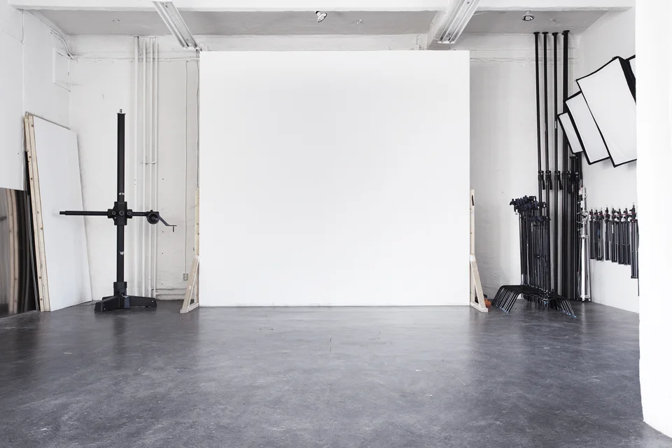 Studioyta med ljusutrustning i Fabrique Studios